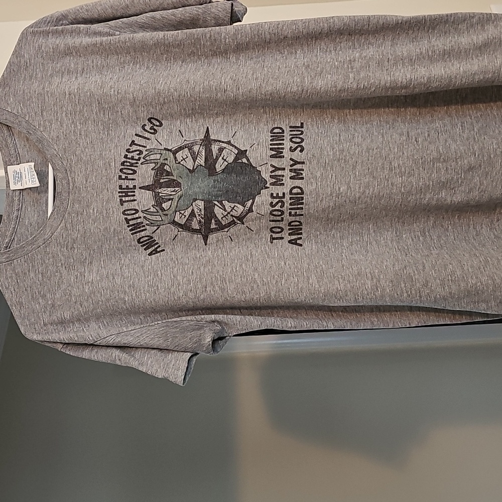 Unisex Gray Graphic Tee with Forest Nature Outdoors Design, size Large